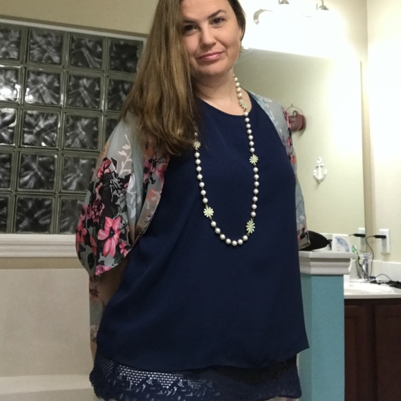 Shawl - Picture 2 of 2